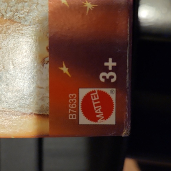 Collectible Mattel Shakira Doll with Green and Purple Outfit - Picture 3 of 3